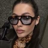 Oversized Zonnebril met Statement Frame en UV Bescherming