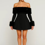 Elegante Off Shoulder Mini Jurk met Lange Mouwen en Luxe Details