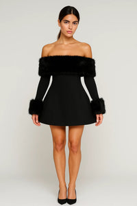 Elegante Off Shoulder Mini Jurk met Lange Mouwen en Luxe Details