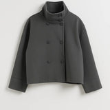 Elegante Korte Jas met Hoge Kraag en Knopen en Wijde Mouwen