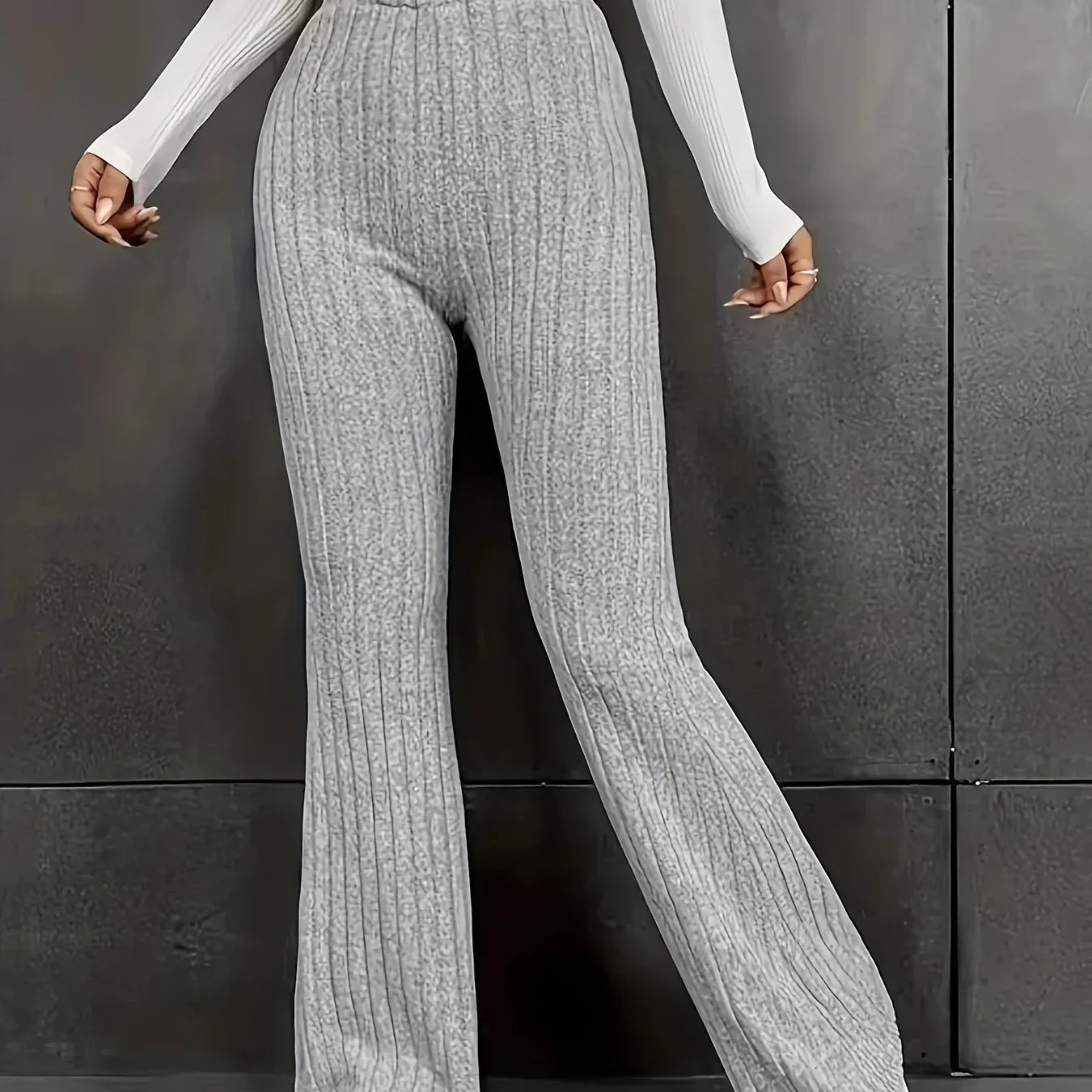 Dames broek – hoge taille slim fit met flared pijp & geribbelde stretchstof