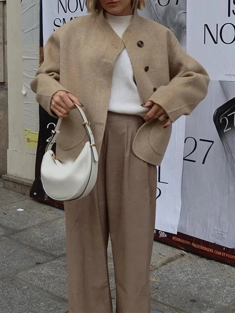 Courtney | Oversized Woljack met asymmetrische knoopsluiting en grote zakken