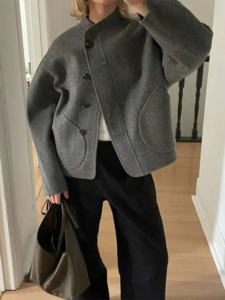 Courtney | Oversized Woljack met asymmetrische knoopsluiting en grote zakken