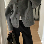 Courtney | Oversized Woljack met asymmetrische knoopsluiting en grote zakken