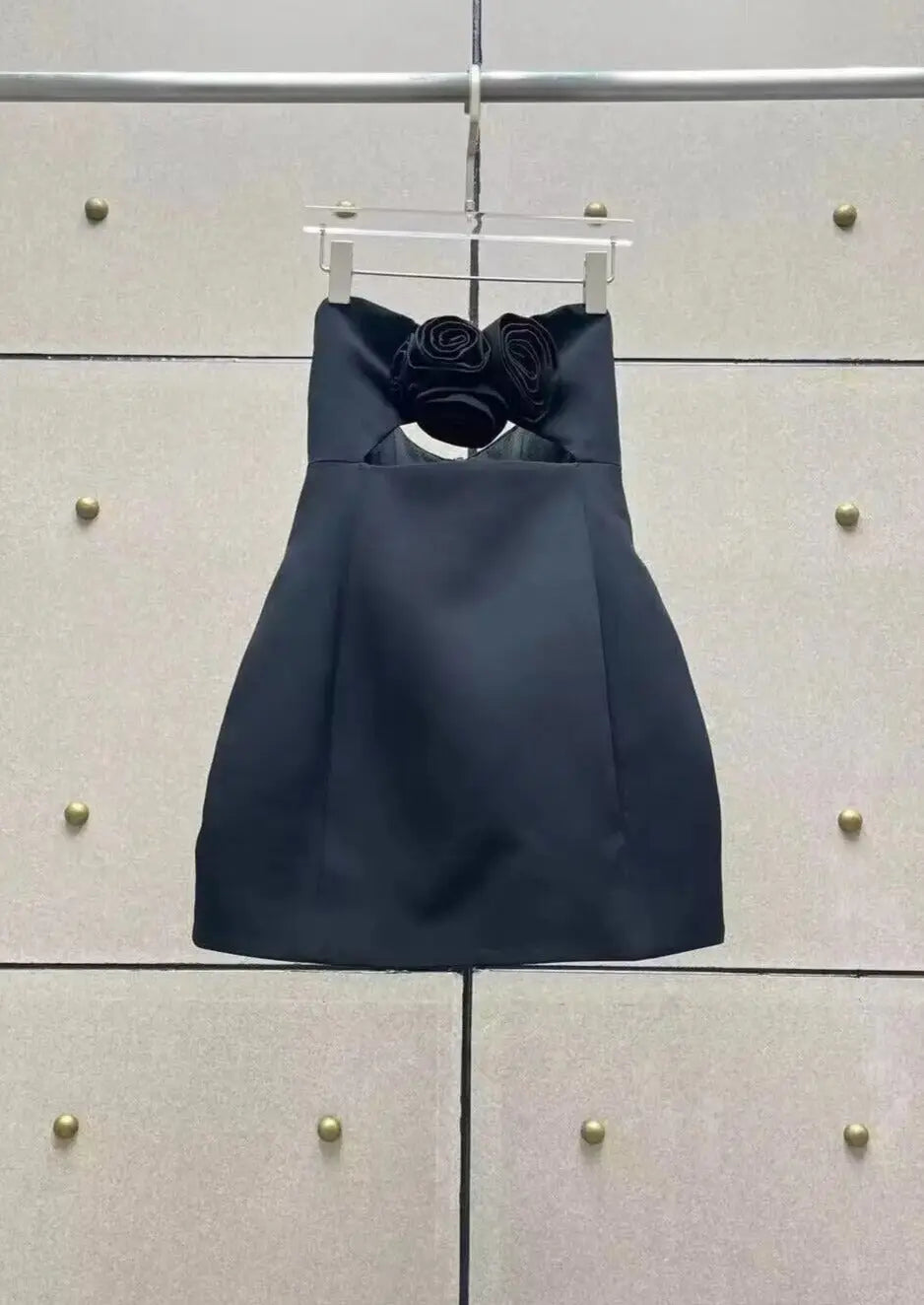 Emily | Zwarte Bustier-Minikleed met 3D Rozen-Detail & Cut-Out