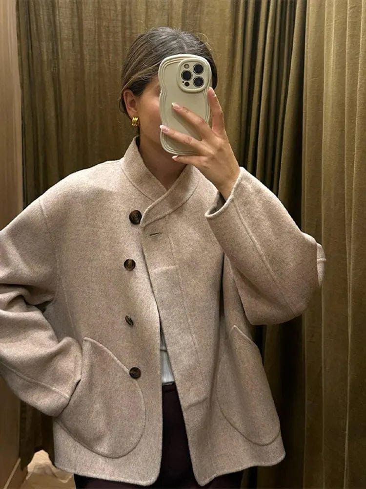 Courtney | Oversized Woljack met asymmetrische knoopsluiting en grote zakken