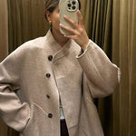 Courtney | Oversized Woljack met asymmetrische knoopsluiting en grote zakken