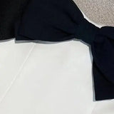Eloise | Witte Minidress met Zwarte Strik & Carmen-Uitsnijding