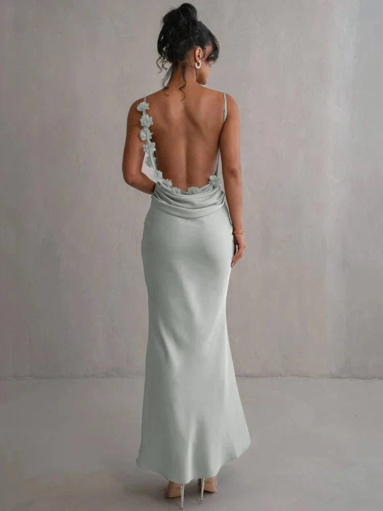 Xenia | Elegante Rugloze Satijnen Maxijurk met Bloemapplicaties