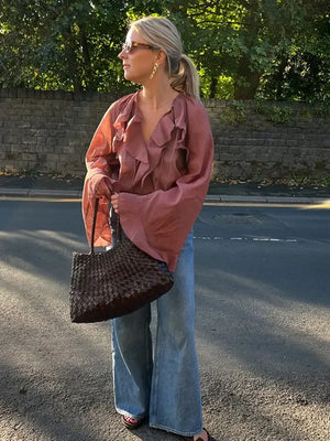 Transparante Volantblouse in Bruin – Feminin, Elegant & Uitgesproken