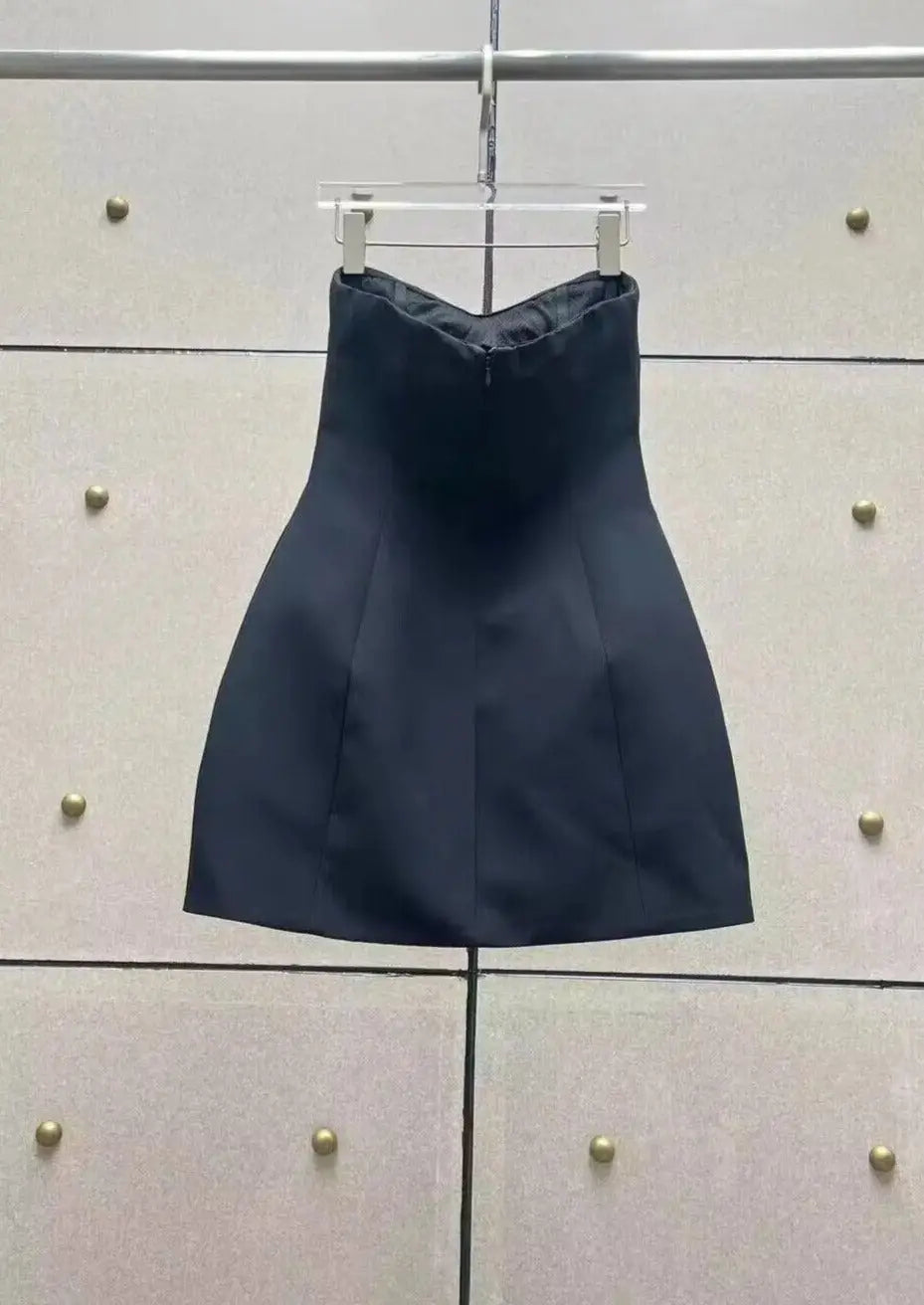 Emily | Zwarte Bustier-Minikleed met 3D Rozen-Detail & Cut-Out