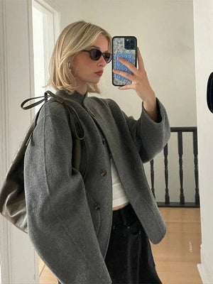 Courtney | Oversized Woljack met asymmetrische knoopsluiting en grote zakken