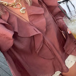 Transparante Volantblouse in Bruin – Feminin, Elegant & Uitgesproken