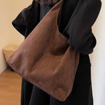 Olga | Minimalistische Schoudertas van Suède