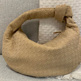 Elicia | Gevlochten Hobo-Tas met Knoopdetail – Stijlvol en Uniek