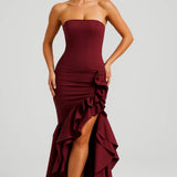 Elegante strapless lange avondjurk met ruches en split