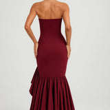 Elegante strapless lange avondjurk met ruches en split