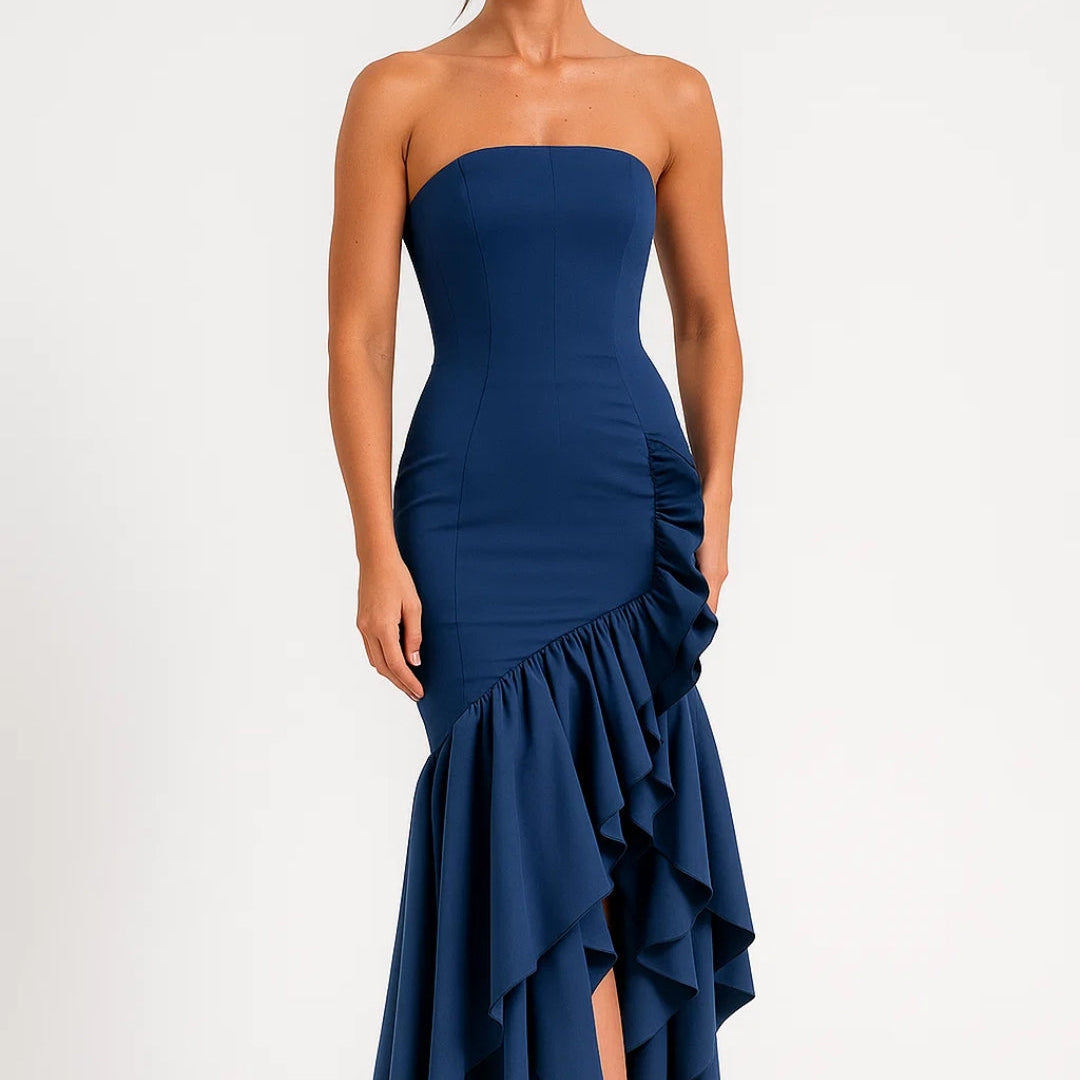 Elegante strapless lange avondjurk met ruches en split