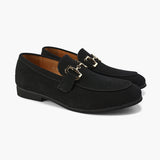 Elias | Stijlvolle herenslipper van suède met een elegant metalen detail