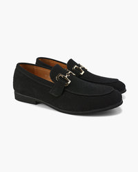 Elias | Stijlvolle herenslipper van suède met een elegant metalen detail