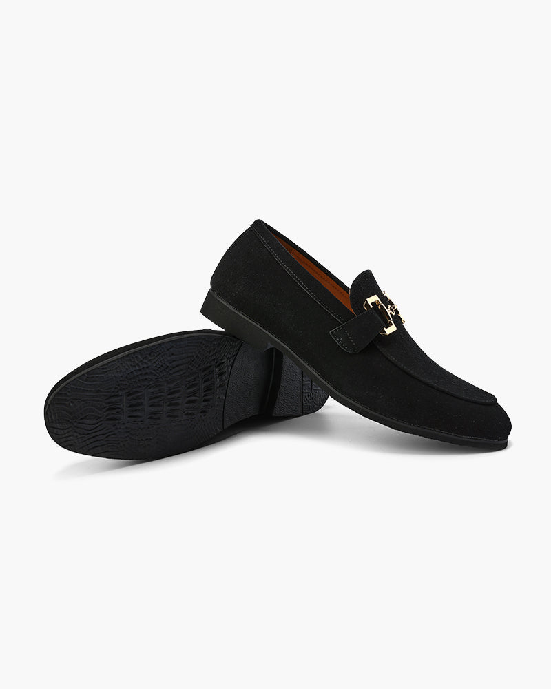 Elias | Stijlvolle herenslipper van suède met een elegant metalen detail