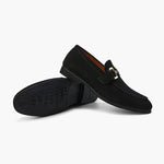 Elias | Stijlvolle herenslipper van suède met een elegant metalen detail