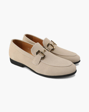 Elias | Stijlvolle herenslipper van suède met een elegant metalen detail