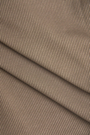 Amira | Asymmetrisch Langarmtop met Cut-Out & Knopdetails