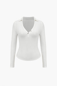 Dominique | Figuurvolgend Poloshirt met diepe V-hals en elegante knoopdetails