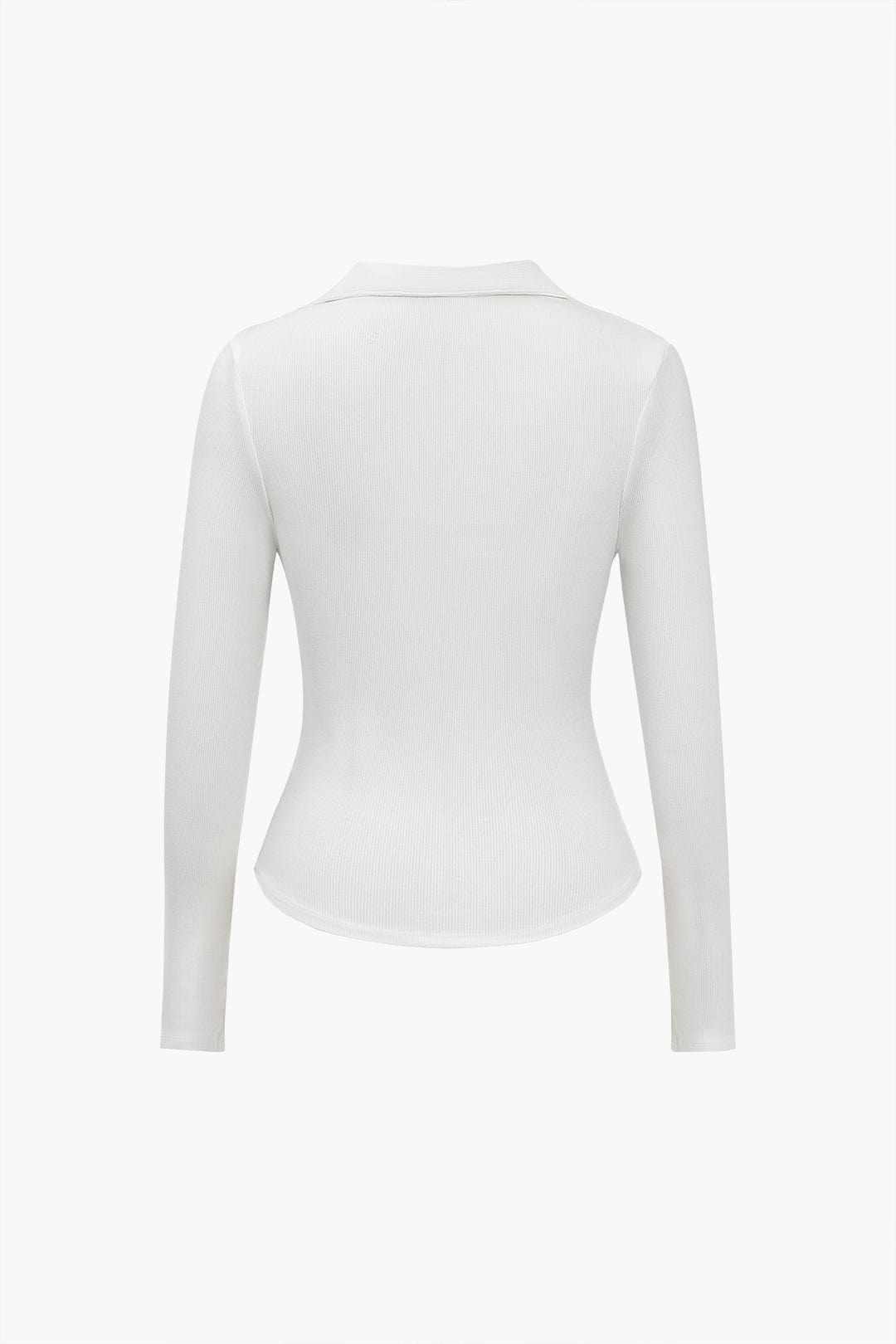Dominique | Figurbetont Poloshirt met diepe V-hals en elegante knoopdetails