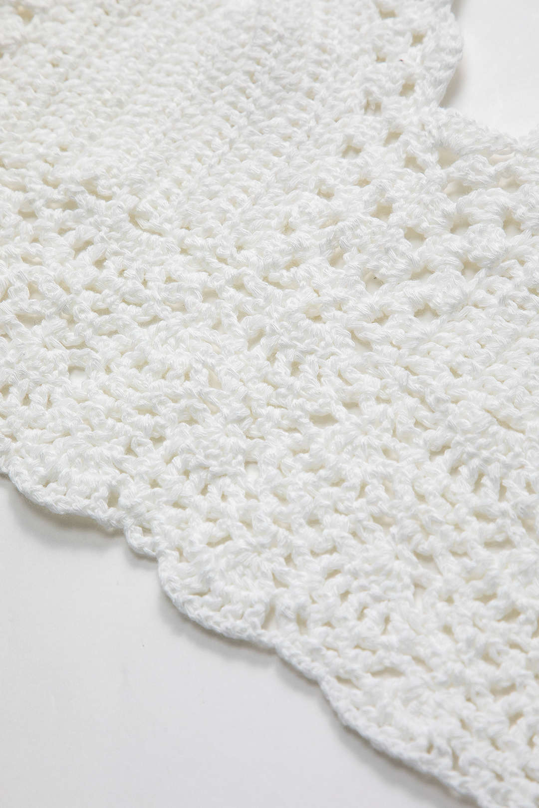 Nora | Witte Handgehaakte Boho-Crop-Top met Halter en Verstelbare Bindbanden