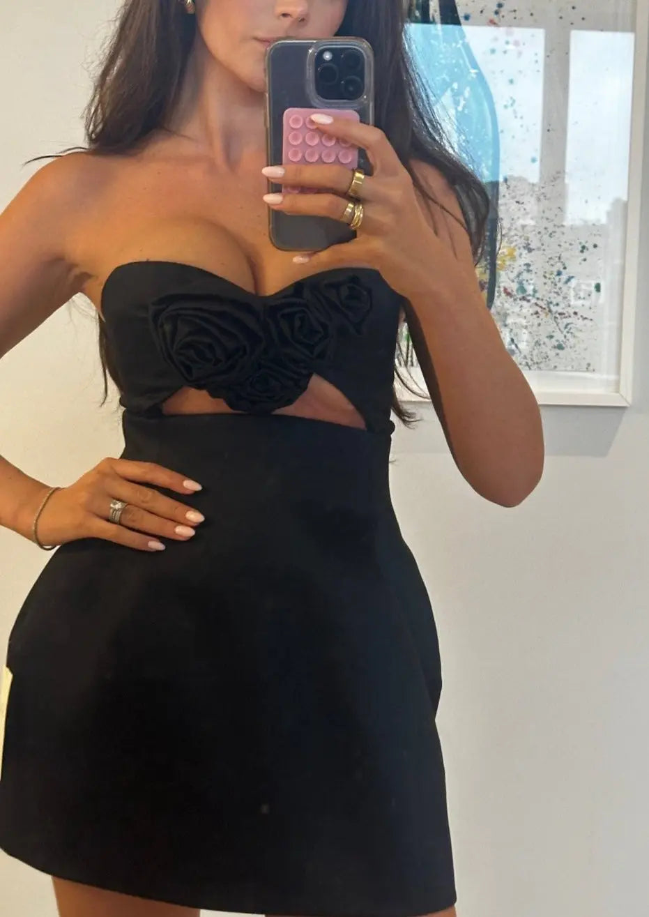 Emily | Zwarte Bustier-Minikleed met 3D Rozen-Detail & Cut-Out