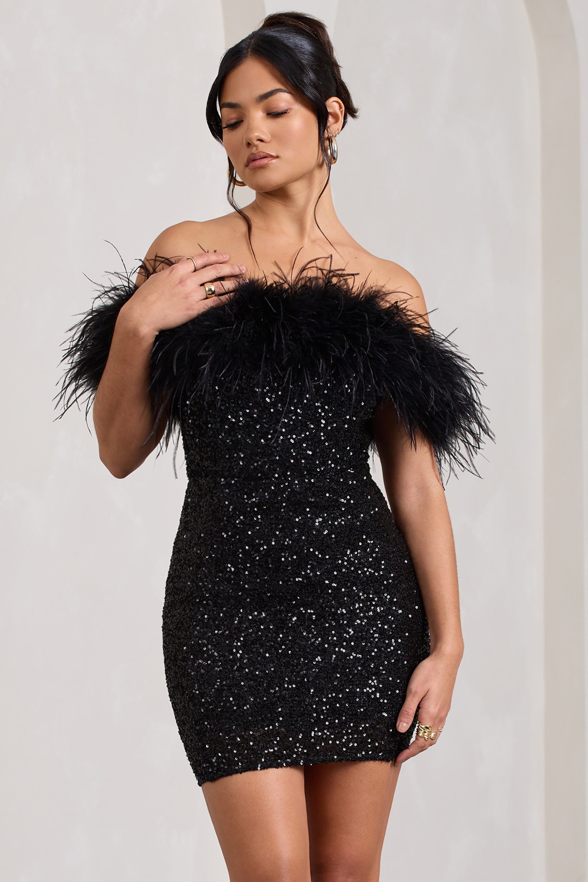 Sara | Pailletten-Minikleed met Off-Shoulder Verenafwerking