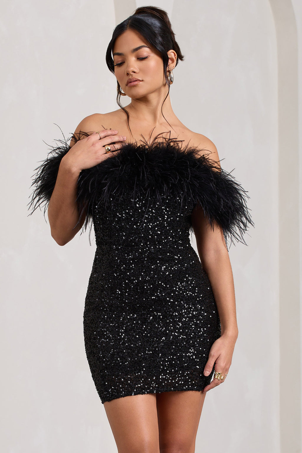 Sara | Pailletten-Minikleed met Off-Shoulder Verenafwerking