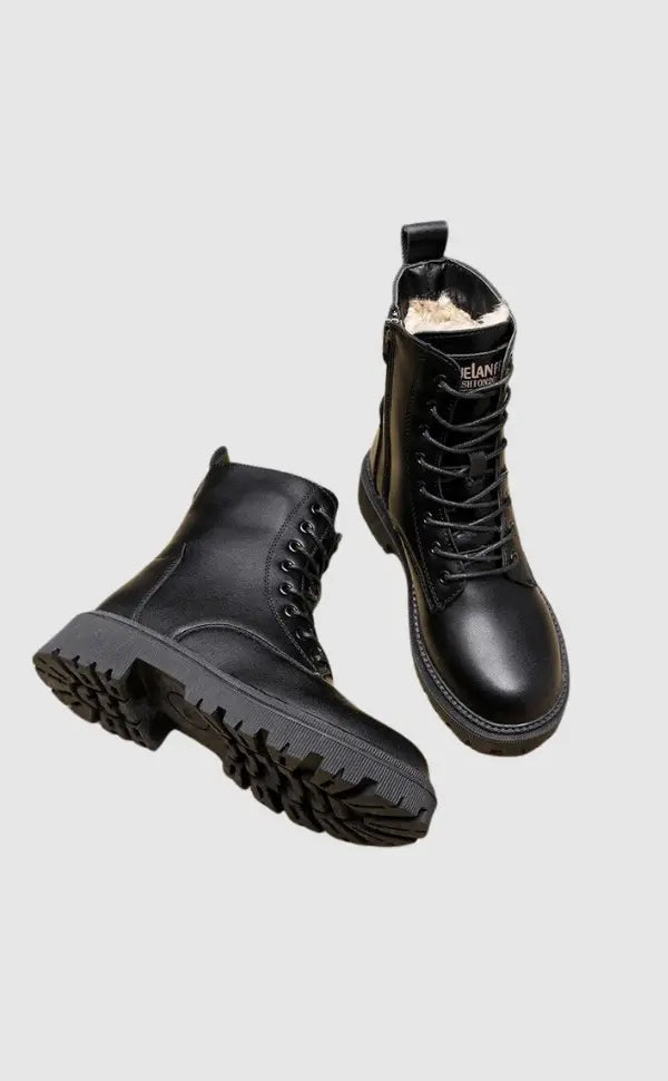 Lia | Zwarte leren gevoerde veterschoenen met profielzool