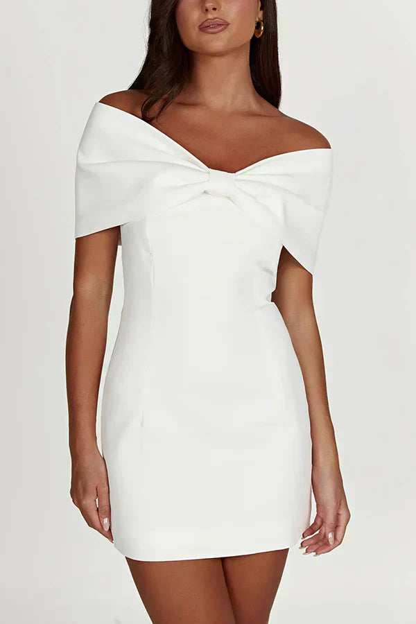 Elly | Off-shoulder Minikleed met Strikdetail