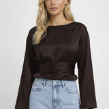 Elegante satijnen damesblouse met strik en lange mouwen