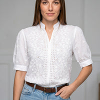Elegante Geborduurde Blouse met V Hals