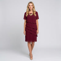 Elegante Midi Jurk met Gelaagde Ruches en Korte Mouwen