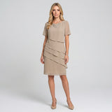 Elegante Midi Jurk met Gelaagde Ruches en Korte Mouwen