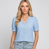 Luchtige Blouse met Knoopdetail en Comfortabele Pasvorm
