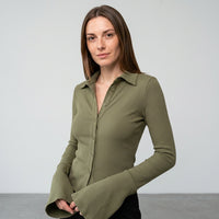 Getailleerd Rib Shirt met Knopen en V-hals