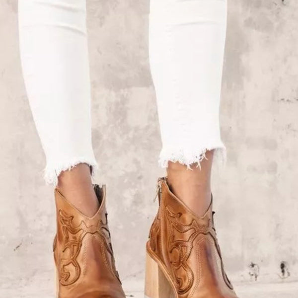 Elisa | Western Enkellaarsjes in Nude met Blokhak & Nieten