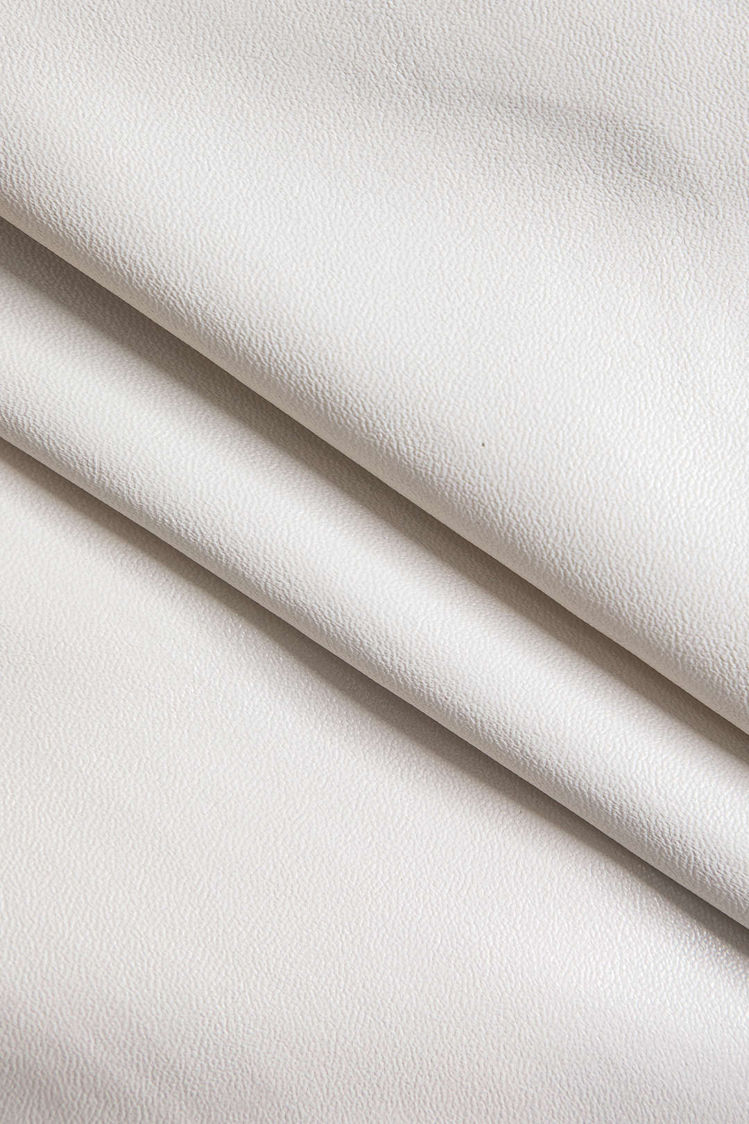 Selene | Moderne Kunstlederen Minirok met Zijrits en Asymmetrische Split
