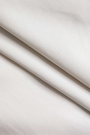 Selene | Moderne Kunstlederen Minirok met Zijrits en Asymmetrische Split