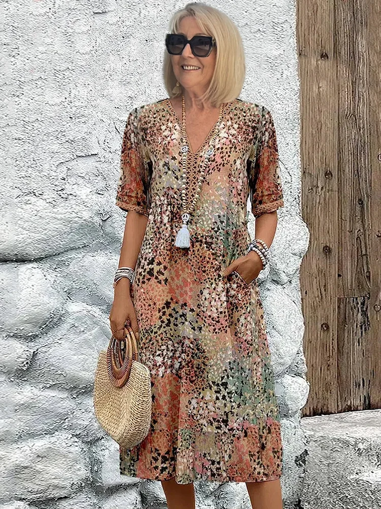 Zomerkleed met V-hals & Allover-patroon – Kniehoog & comfortabel