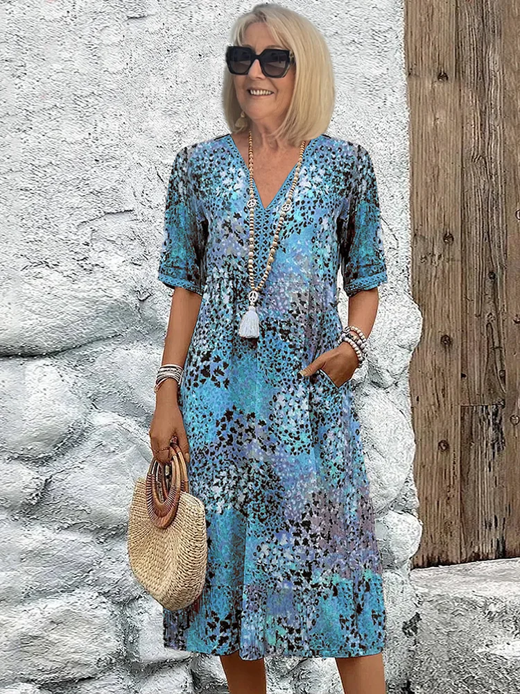 Zomerkleed met V-hals & Allover-patroon – Kniehoog & comfortabel