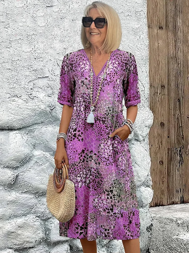 Zomerkleed met V-hals & Allover-patroon – Kniehoog & comfortabel
