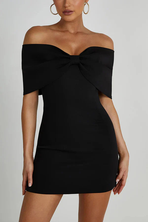 Elly | Off-shoulder Minikleed met Strikdetail