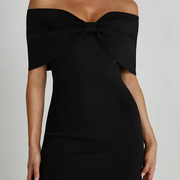 Elly | Off-shoulder Minikleed met Strikdetail